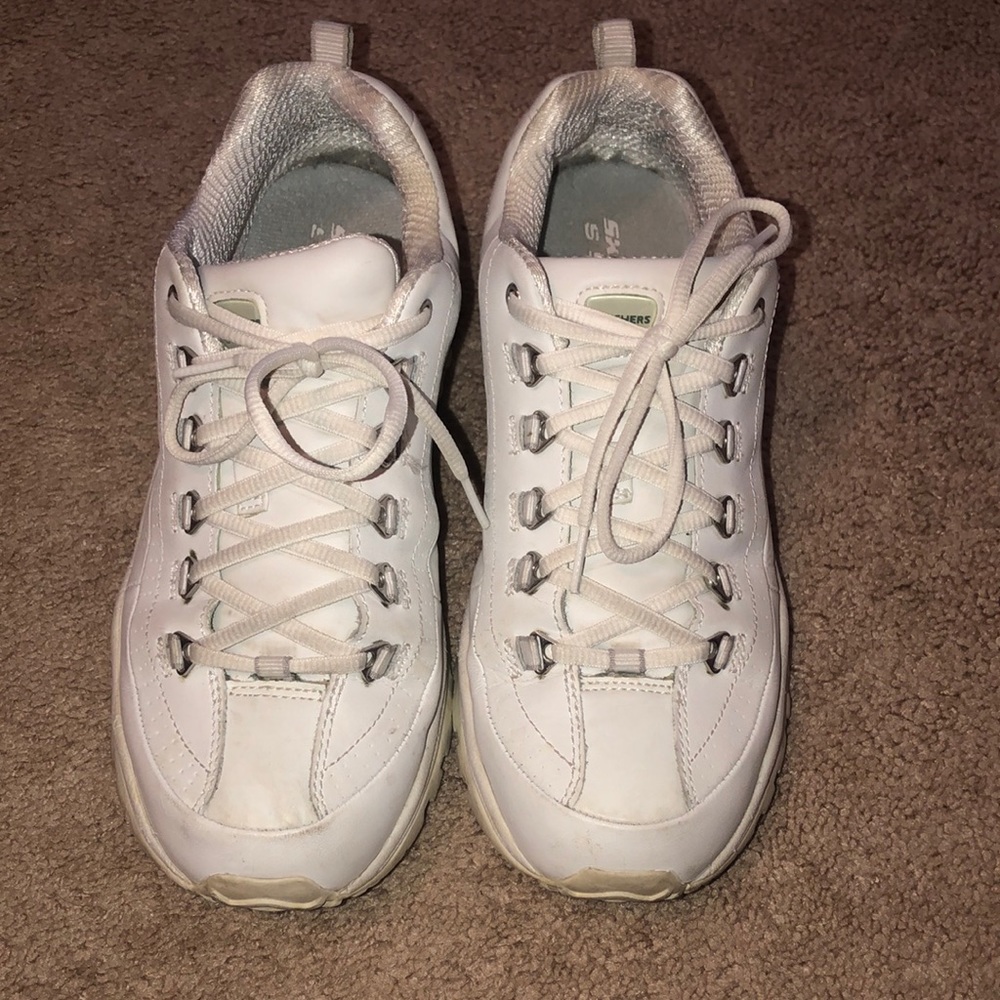 White tennis shoes